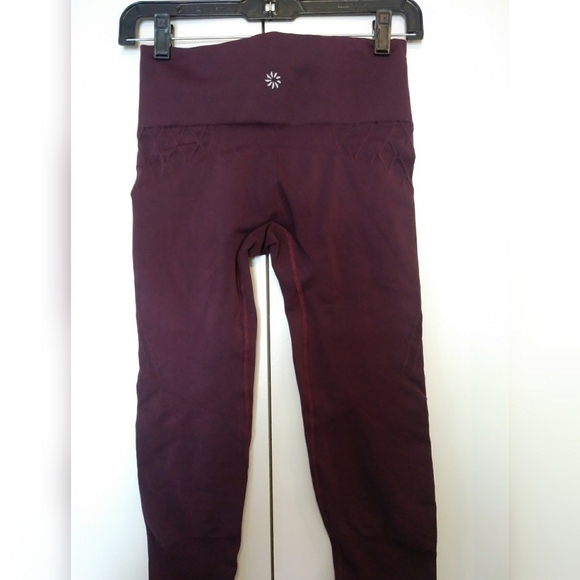 Athleta Pants - Athleta Seamless Plum Crop Leggings Small